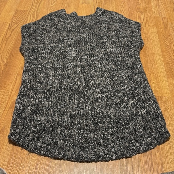 Topshop Sweater Sleeveless in Size 2 - Picture 3 of 3